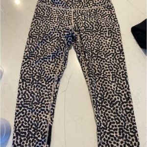 Lululemon leggings likely size 8